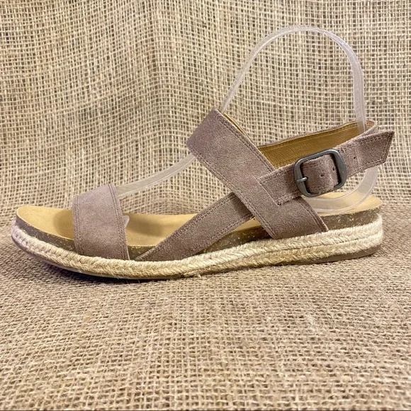 Lucky Brand Sandals Gadine Espadrille  Suede Tan Buckle Flats Women'sSize 9M - Picture 3 of 11